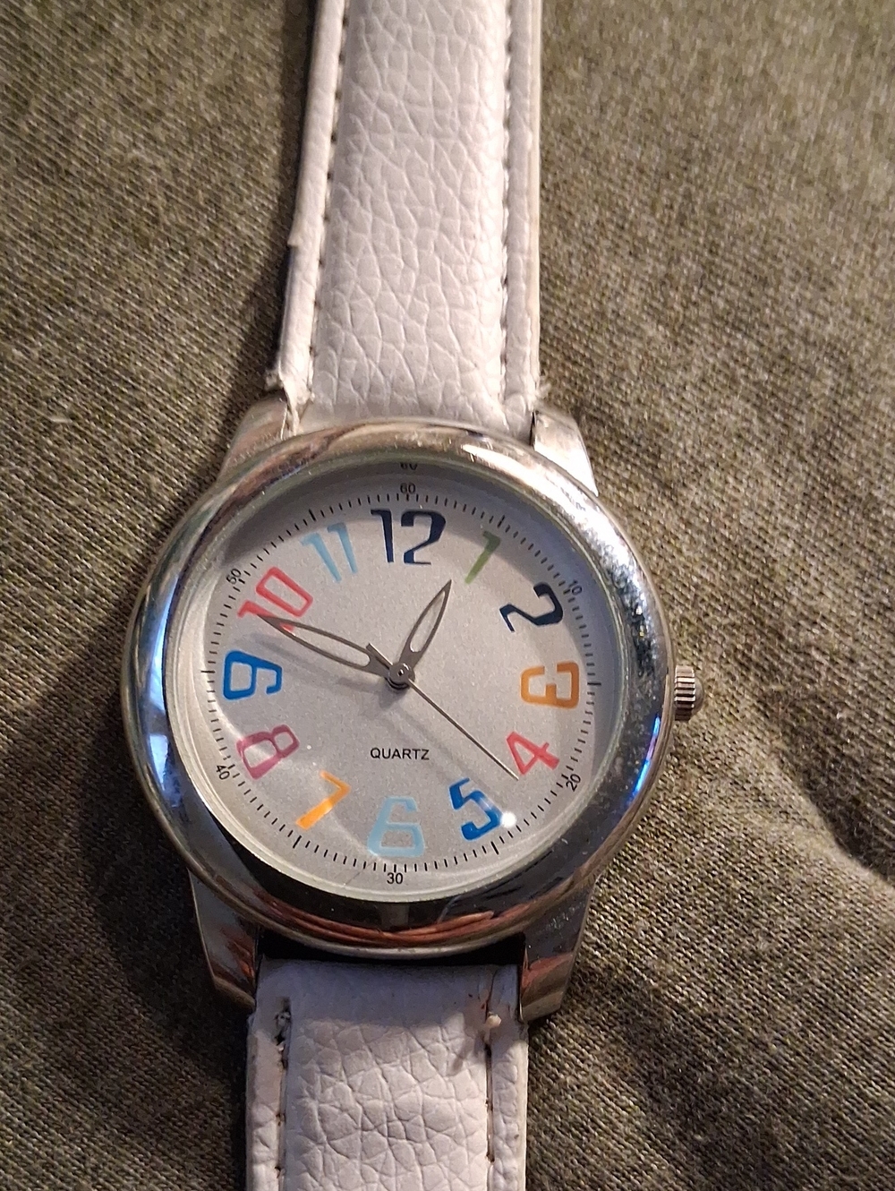 White Leather-Strap Quartz Watch with Multicolor Numerals